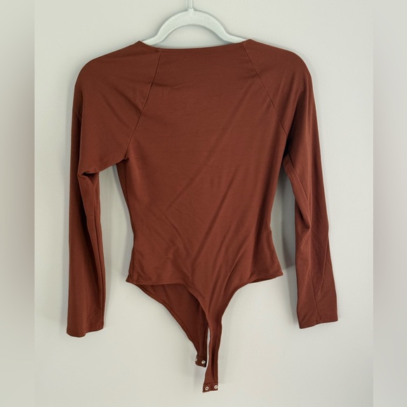 ASTR The Label brown twist-front cutout long-sleeve thong bodysuit - Picture 3 of 8
